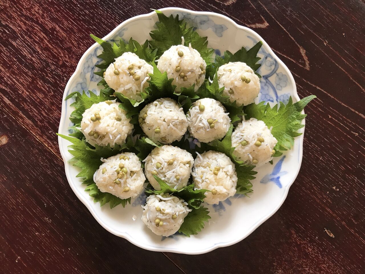 できたて実山椒の塩漬けで夏ごはん しらすと実山椒のオリーブオイルおにぎり イェジンさんち 예진의 엄마 손 できたて実山椒の塩漬けで夏ごはん しらすと実山椒のオリーブオイルおにぎり イェジンさんち 예진의 엄마 손