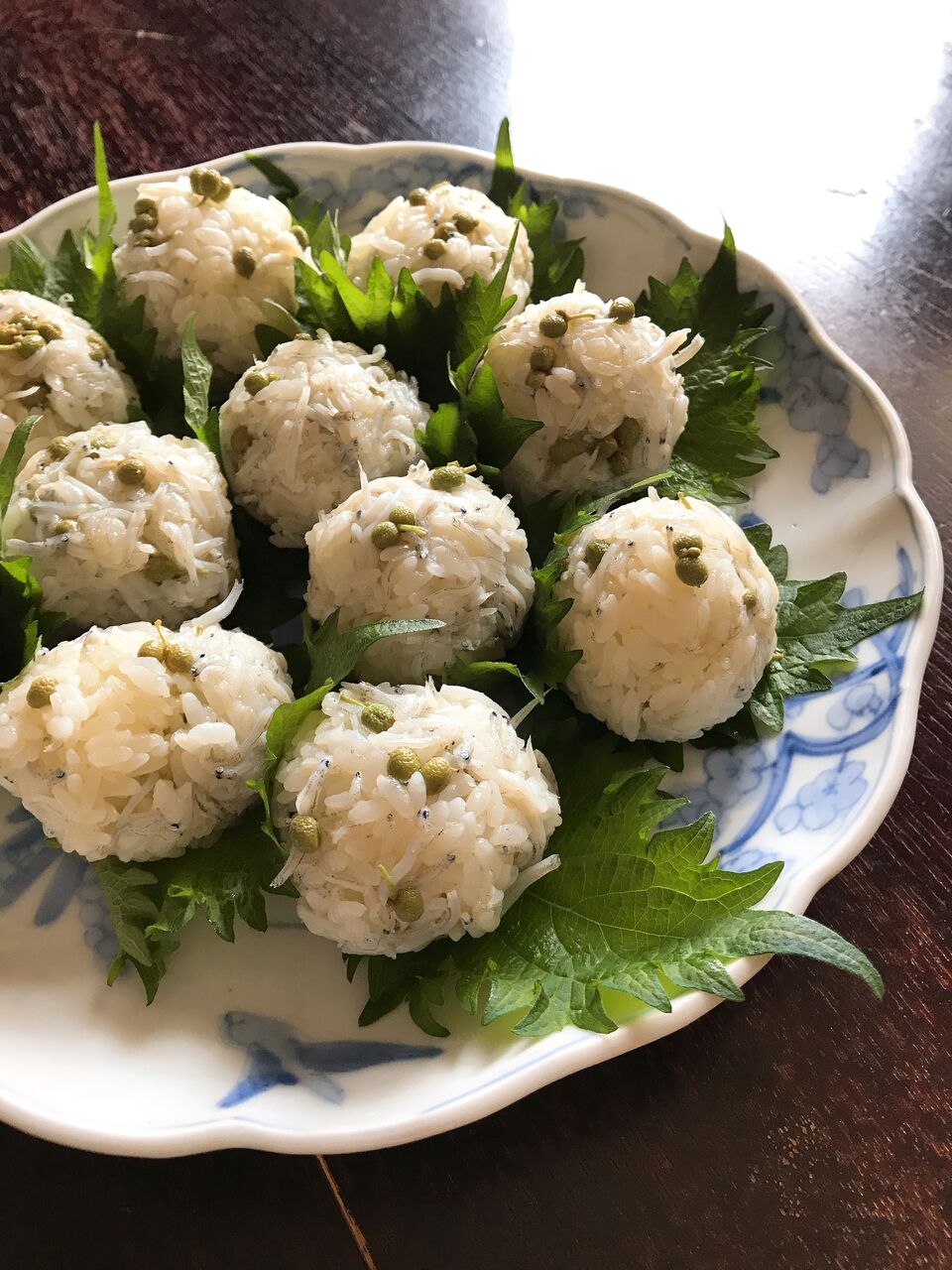 できたて実山椒の塩漬けで夏ごはん しらすと実山椒のオリーブオイルおにぎり イェジンさんち 예진의 엄마 손 できたて実山椒の塩漬けで夏ごはん しらすと実山椒のオリーブオイルおにぎり イェジンさんち 예진의 엄마 손