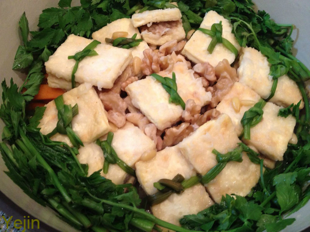 今日は韓国宮廷料理 豆腐チョンゴル イェジンさんち 예진의 엄마 손