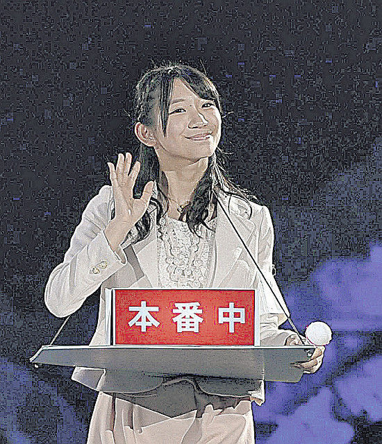 芸能 小林茉里奈さん ａｋｂから女子アナ転身 花の道でホットにまったりと