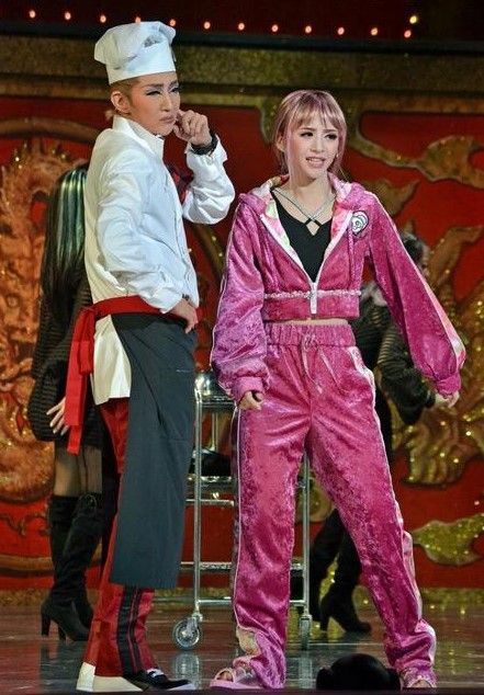 宝塚 星組トップコンビ退団公演 God Of Stars 食聖 Eclair Brillant エクレール ブリアン 大劇場で開幕 花の道でホットにまったりと