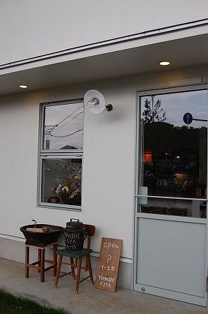 新緑のヤマウシ小屋と葉山芸術祭 Zusitto逗子 てくたく日記