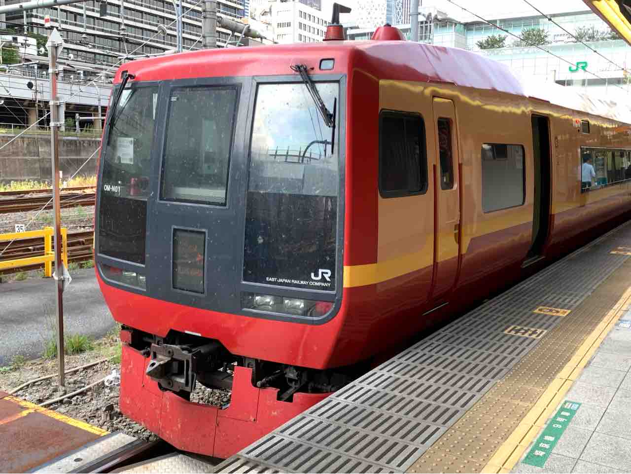 【人気急上昇】 グリーン並みの広さ】253系日光・きぬがわの普通車に乗車 れ - 