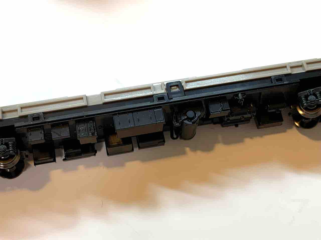 都内で TOMIX 201系に隠しパーツを取り付けてみた - れいるのおと 車輌パーツ