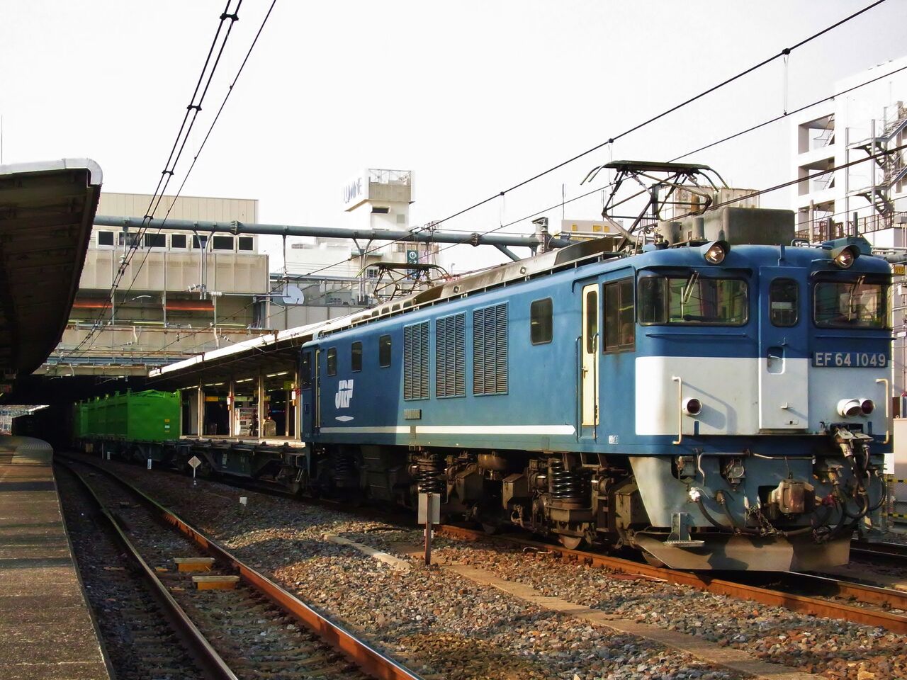 残り1機となったEF64広島更新色 れいるのおと Bトレ EF64 1000番台 広島更新色