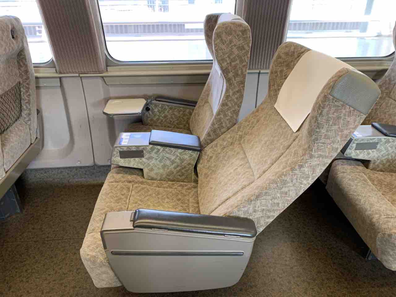 元グリーン車で快適 新幹線500系の特別な普通車に乗る れいるのおと