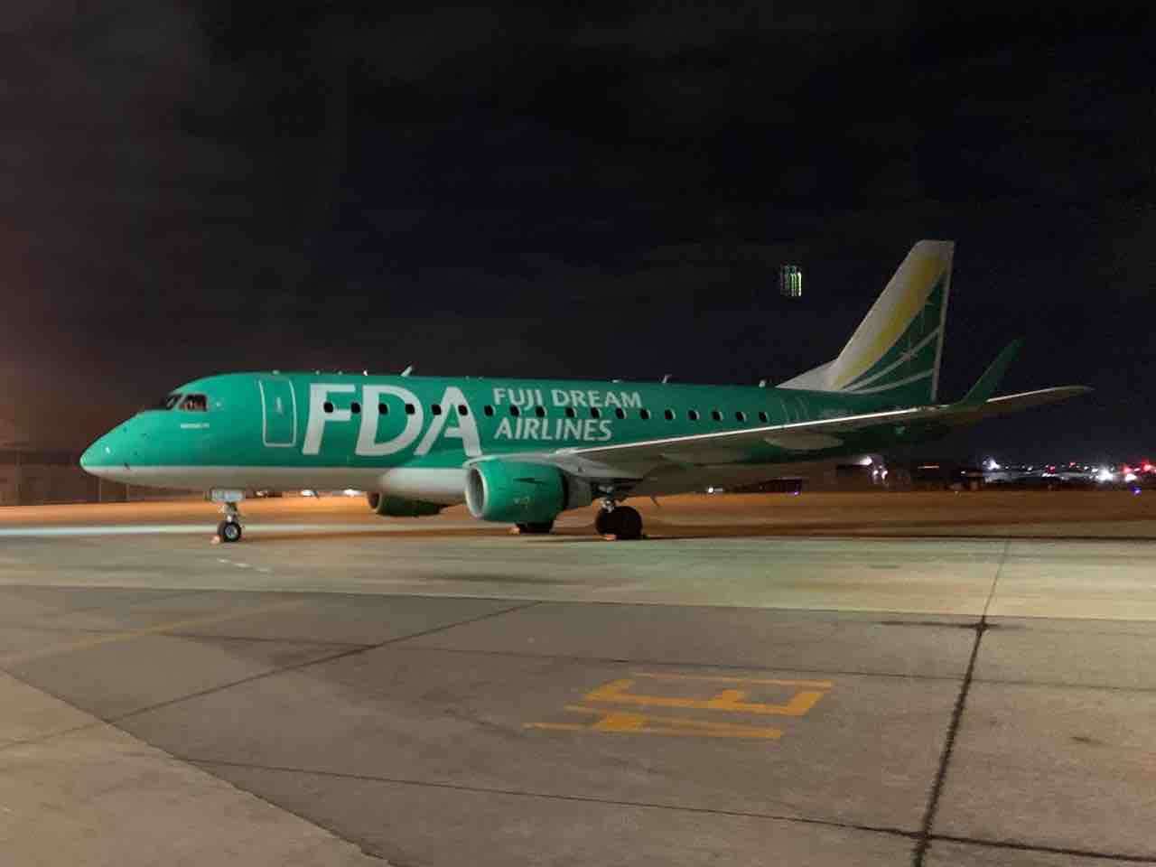 FDA 1/100完成品飛行機模型 フジドリームエアラインズ EMBRAER①