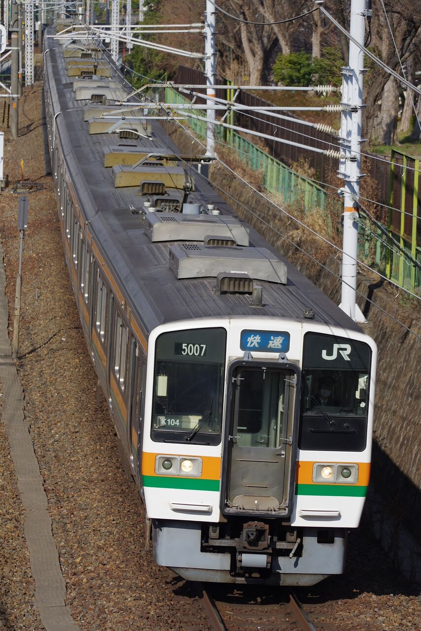 211系10連の快速列車 - れいるのおと