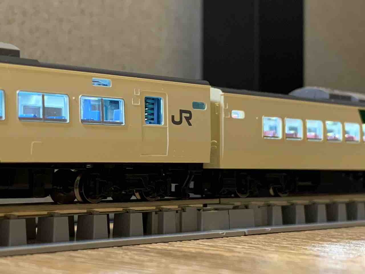 TOMIX 185系(ストライプ塗装) 整備&室内灯搭載 - れいるのおと