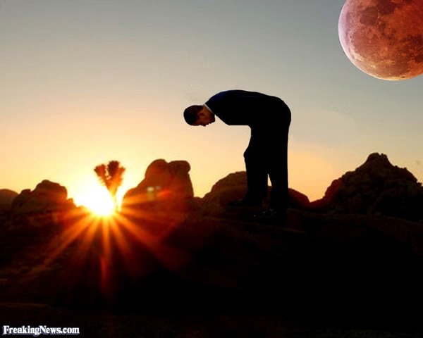 Barack-Obama-Bows-to-the-Sun--64701