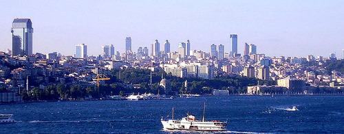 800px-View_of_Istanbul_from_G%C3%BClhane_Park