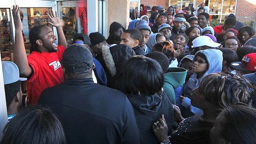 977748-air-jordan-crowd