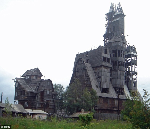 article-2140714-12F7843E000005DC-155_634x546 (1)