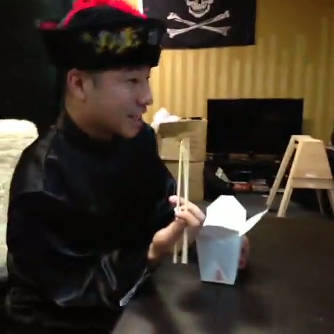 Vine-videos-Eating-Chinese-food_thumb2