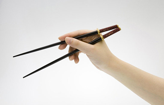 eat-samurai-sword-chopsticks