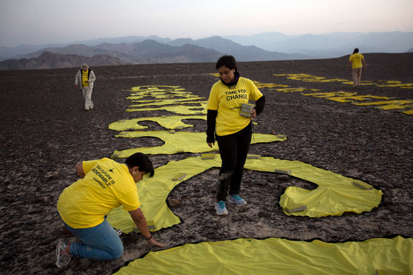 photos-greenpeace-unveils-climate-