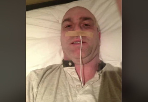 鼻にスマホの充電コードを突っ込み「ガンの治療中」と偽り寄付金を集めていた男が懲役刑に