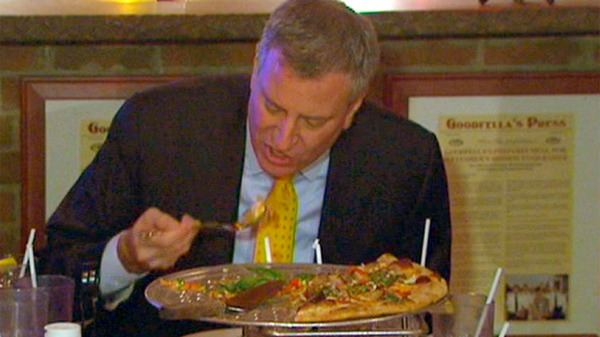 deblasio_pizza_ap